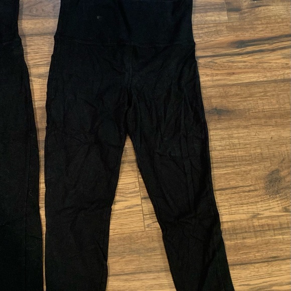 Bundle of 2 Forever 21 Black Capri Leggings size small - Picture 3 of 5